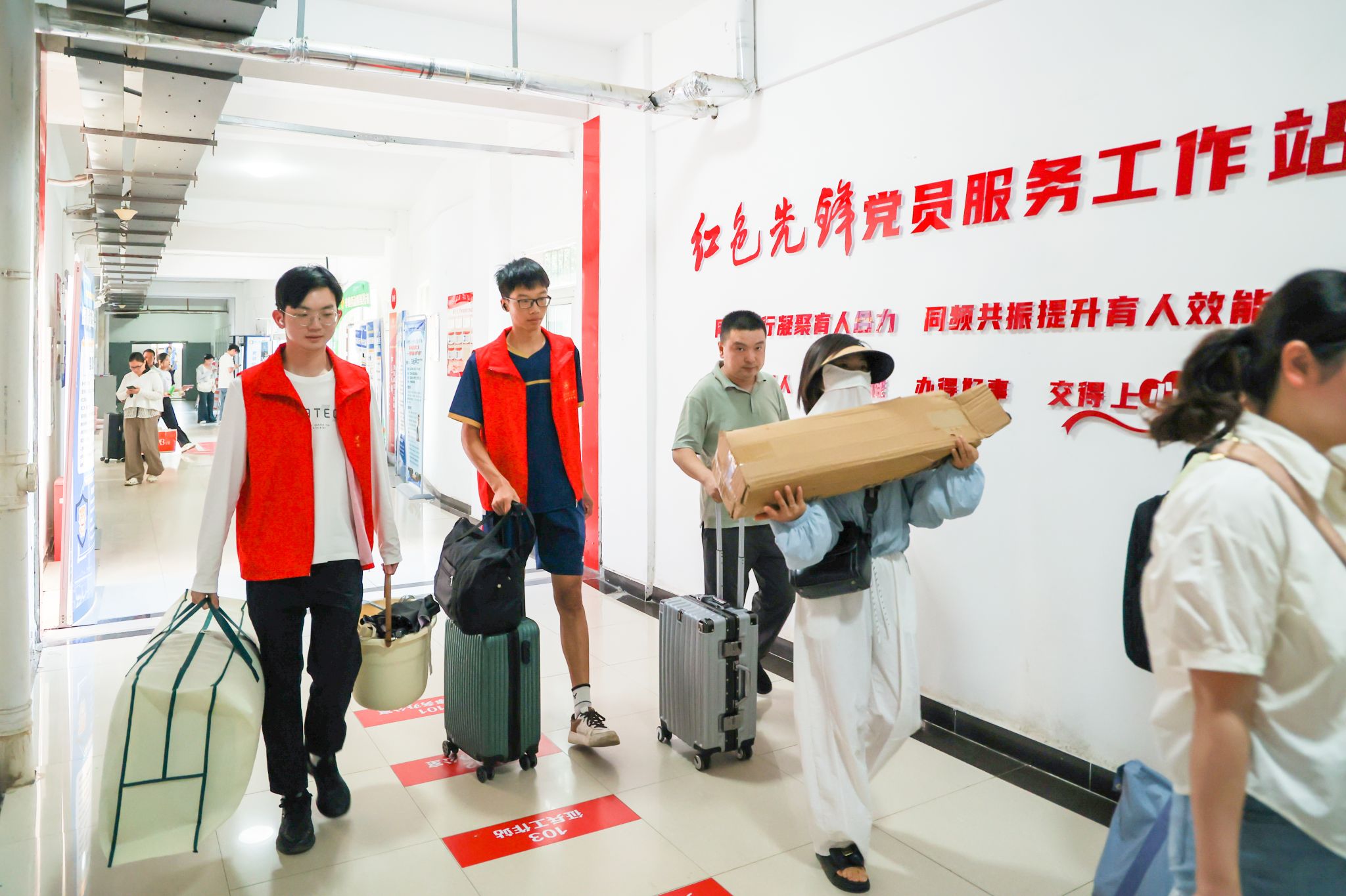 新葡的京集团8814发挥“党员先锋岗”的实践教育作用.jpg 新葡的京集团8814发挥“党员先锋岗”的实践教育作用.jpg